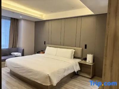 Atour Xi'an Gaoxin Tangyan Road Branch - 126
