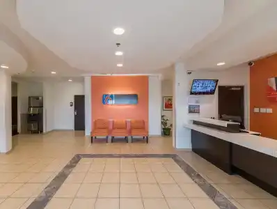 6-Laredo, TX - Airport - 10