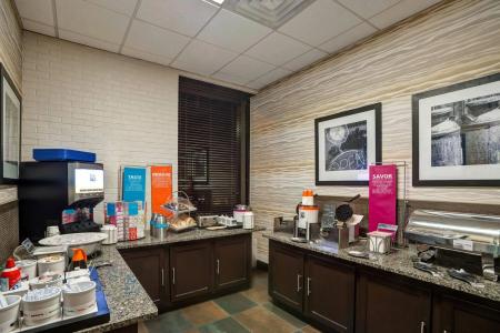 Hampton Inn-Naval Base - 27
