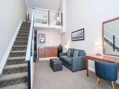 Sandman & Suites West - 48