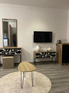 Elite Pyramids Boutique - 3