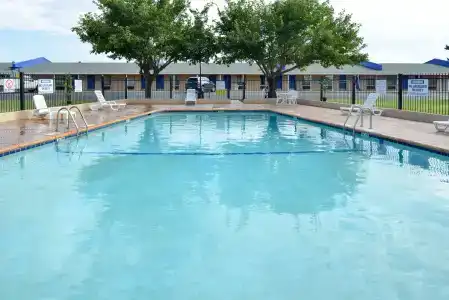 Americas Best Value Inn East - 13