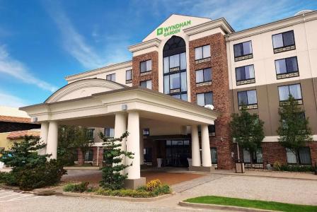 Holiday Inn Express & Suites-Summit Township, an IHG - 18