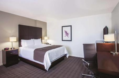 Courtyard by Marriott Downtown - 25