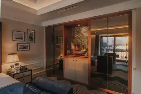 Boutique La Roche - 55