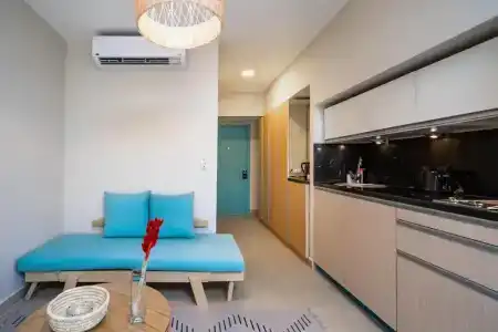 Redcon Suites - 376