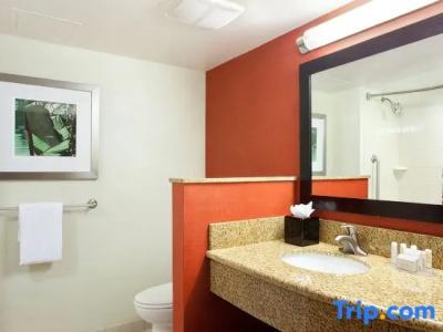 Courtyard by Marriott Miami Airport - 57