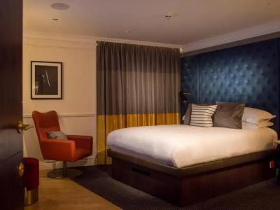 The Guardsman - Preferreds and Resorts - 38