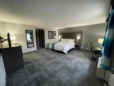 La Quinta Inn by Wyndham Indianapolis Airport Executive Dr - 30