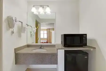 Super 8 By Wyndham/Dfw Apt/North - 17