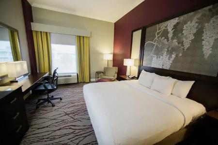 DoubleTree by Hilton Historic Savannah - 60