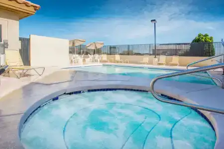 Days Inn by Wyndham Phoenix North - 14