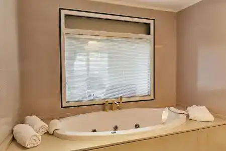 DoubleTree by Hilton Izmir - Alsancak - 9