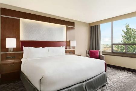 DoubleTree by Hilton Toronto Airport West - 6