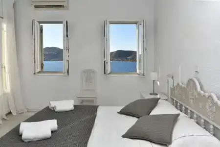 Parian Lithos Residence - 33