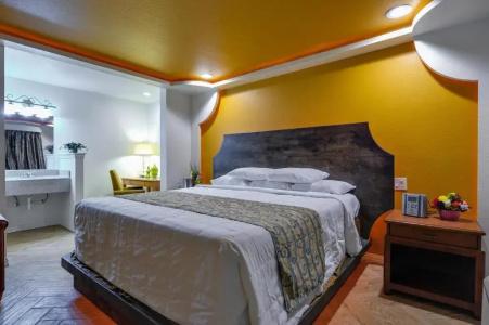 Romantic Inn & Suites - 48