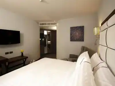 Sukhumvit Suites - 16