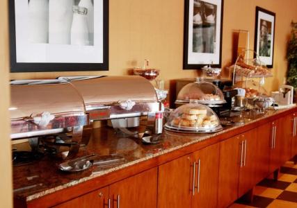 Hampton Inn Boston Logan Airport - 10