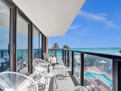 The Alexander All Suites - 703