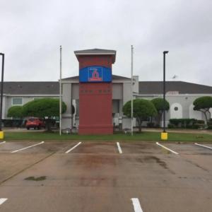 Studio 6 Burleson - 13