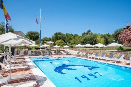 Marietta's Resort - 8