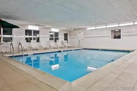 Country Inn & Suites by Radisson, North, IL - 11