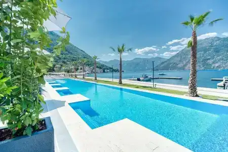 Blue Kotor Bay Premium Spa Resort - 16