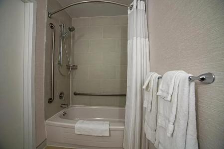 Hilton Garden Inn Montreal Airport - 39
