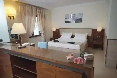 Suites & Residence - 90