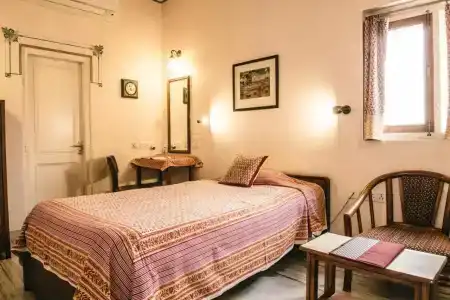 Tara Niwas - 29