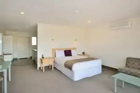 Senator Motor Inn - 40