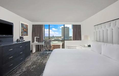 DoubleTree by Hilton - 18