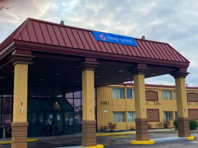 Rodeway Inn Airport - 24