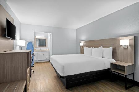 Days Inn by Wyndham Speedway - 4