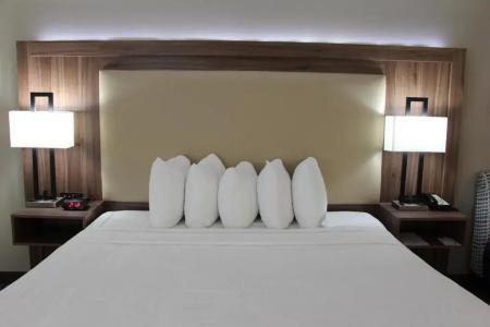 Best Western Plus Airport - Kci East - 42