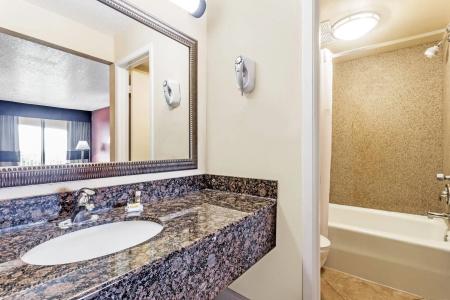 Days Inn by Wyndham Fort Lauderdale-Oakland Park Airport N - 7