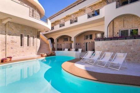 Neikos Mediterraneo Luxury Suites - 34