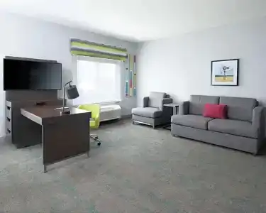 Hampton Inn & Suites - 60