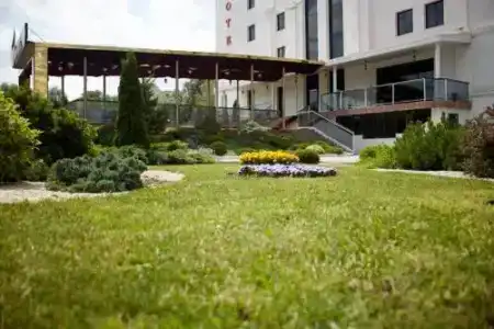 Garden Hall - 10