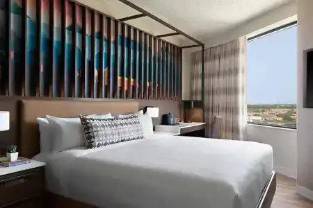 Renaissance Dallas - 37