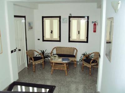 B&B Brezza Marina & Shoreline Restaurant - 10