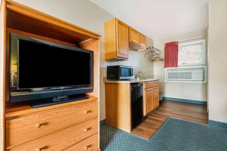 Super 8 by Wyndham/Downtown - 13