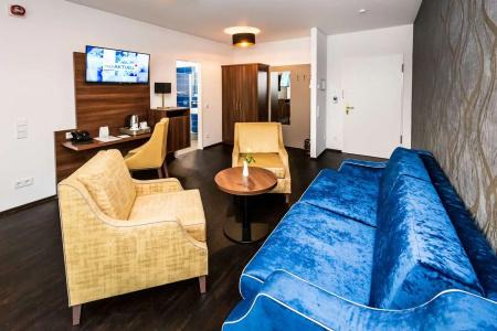 Best Western Plus Royal Suites - 21