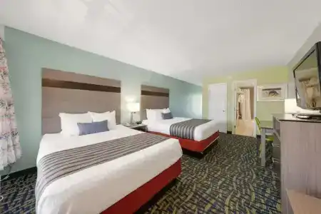 Best Western Plus Holiday Sands Inn & Suites - 34