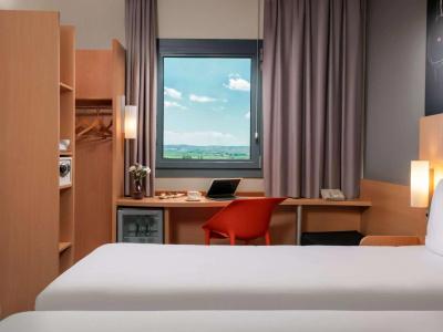 ibis Airport - 2