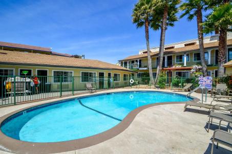 Bay Front Inn - 11