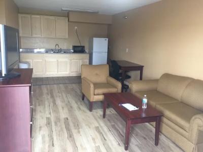 The Crossroads and Suites - 20