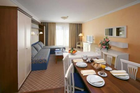 Residence & Club - 37