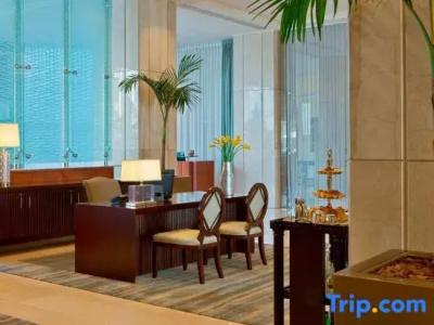 Sheraton & Convention Center - 82