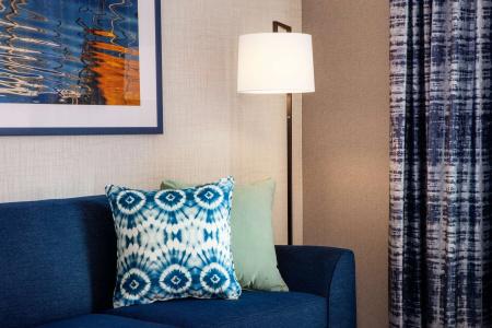 Hampton Inn Boston Seaport District - 2